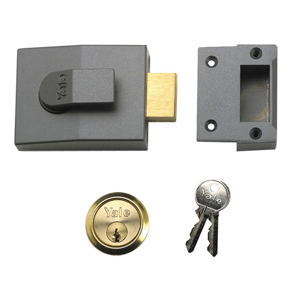 Yale 82 Nightlatch Rollerbolt - Grey - Deadbolt Operation - Image 4
