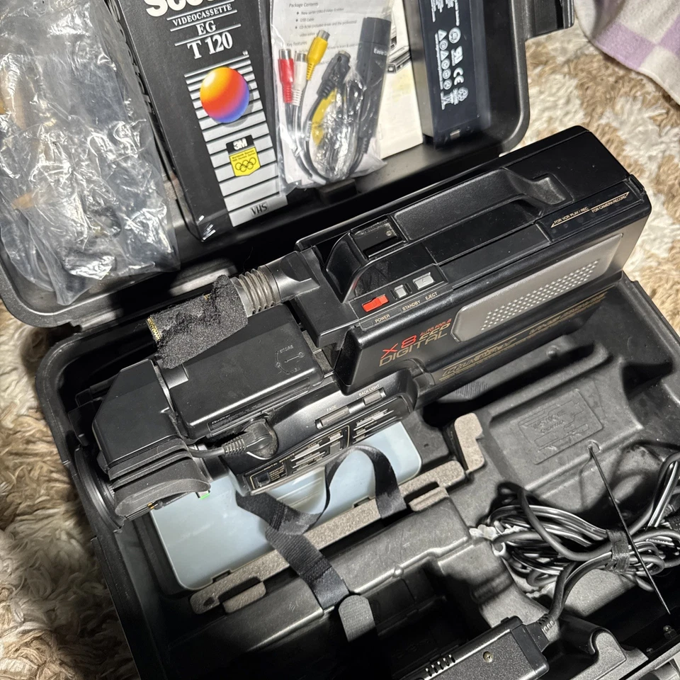 Vintage Rare Quasar VM-26AC VHS Camcorder - Tested And Works - Full Complete Kit - Image 2 of 4