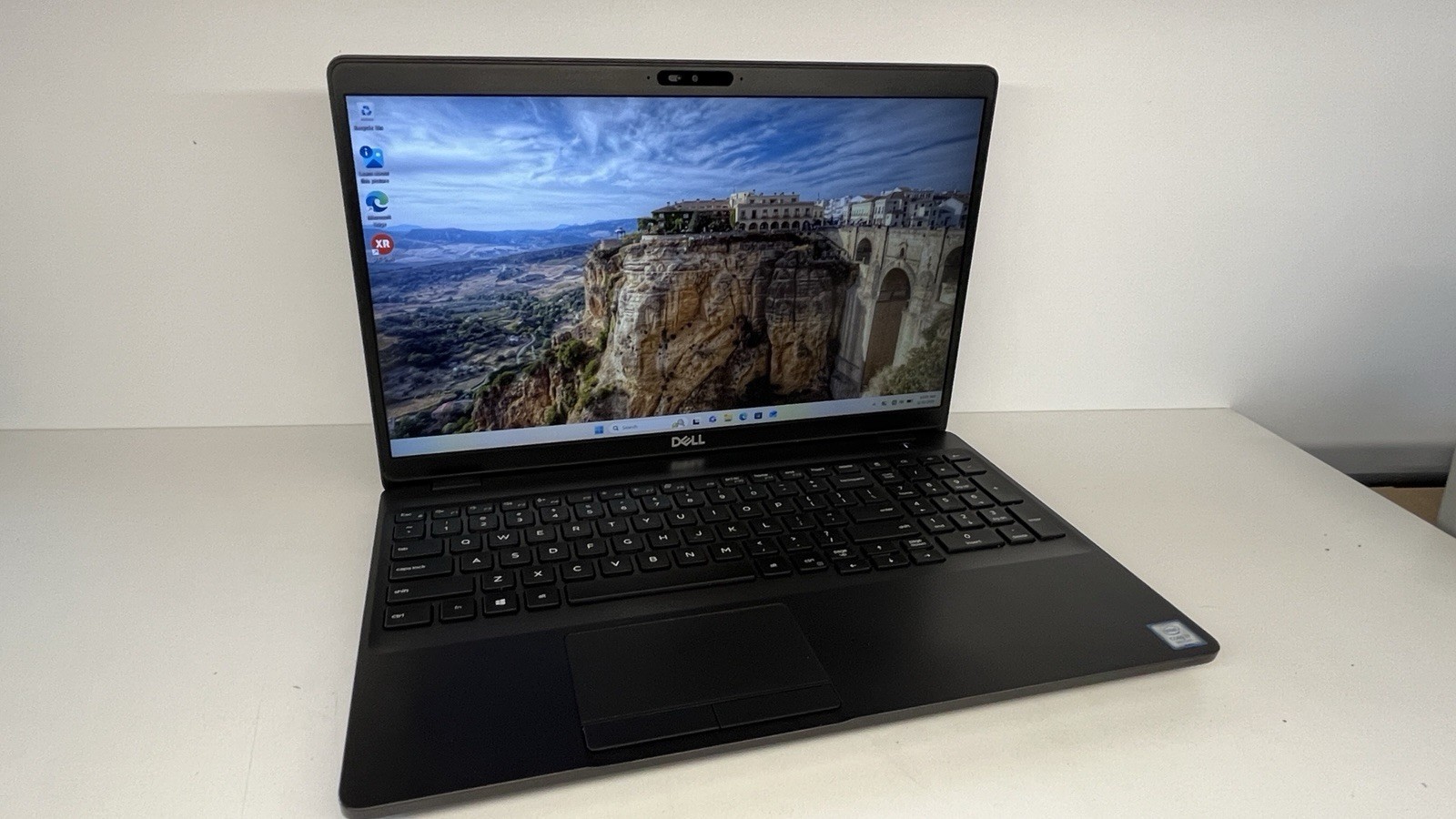 Dell Precision 3541 15.6, 15.6-Inch Laptop, with Intel Core i7 9th Gen., 512 GB SSD (Solid State Drive), Windows 11 Pro