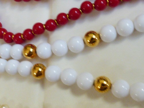 Lote de 5 Collares de Colección Napier Marvella Tono Dorado Rojo Blanco Perla Hebras Imitadas - Imagen 10 de 10