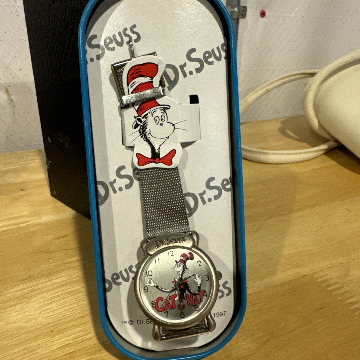 Vintage 1997 Dr Seuss Cat in the Hat Flip Top Watch Collectible with Novelty Tin 1997 Limited Edition Authentic Dr. Seuss Cat In The Hat  main image 4