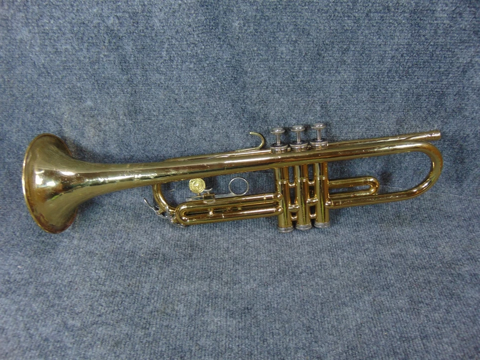 Holton Beginner Student Trumpet Ready to Play Case, Mouthpiece & Care Kit - Image 3 of 4