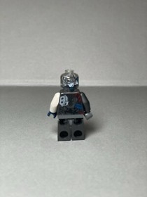 LEGO Marvel Super Heroes sh0169 76038 Ultron Mk1 Minifigure Minifig. Arm Crack.