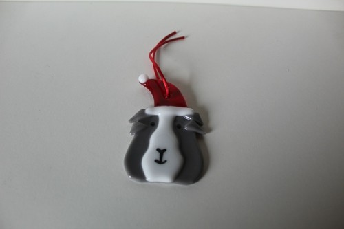 Guinea pig Christmas tree decoration. Hand made in kiln fired (fused ) glass. - Picture 11 of 11