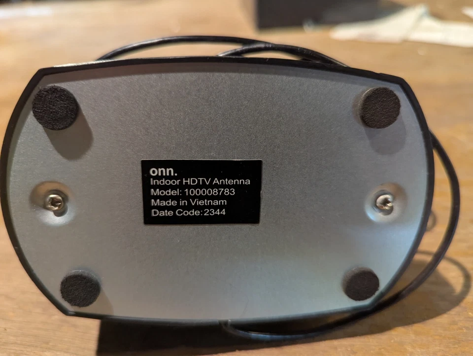 onn. Antena de HDTV de fácil ajuste para interiores con dipolos VHF de 20 millas de alcance Foto 2 de 4