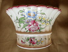 Grand  PIQUE FLEURS/BOUQUETIERE en faïence de DESVRES décor Strasbourg