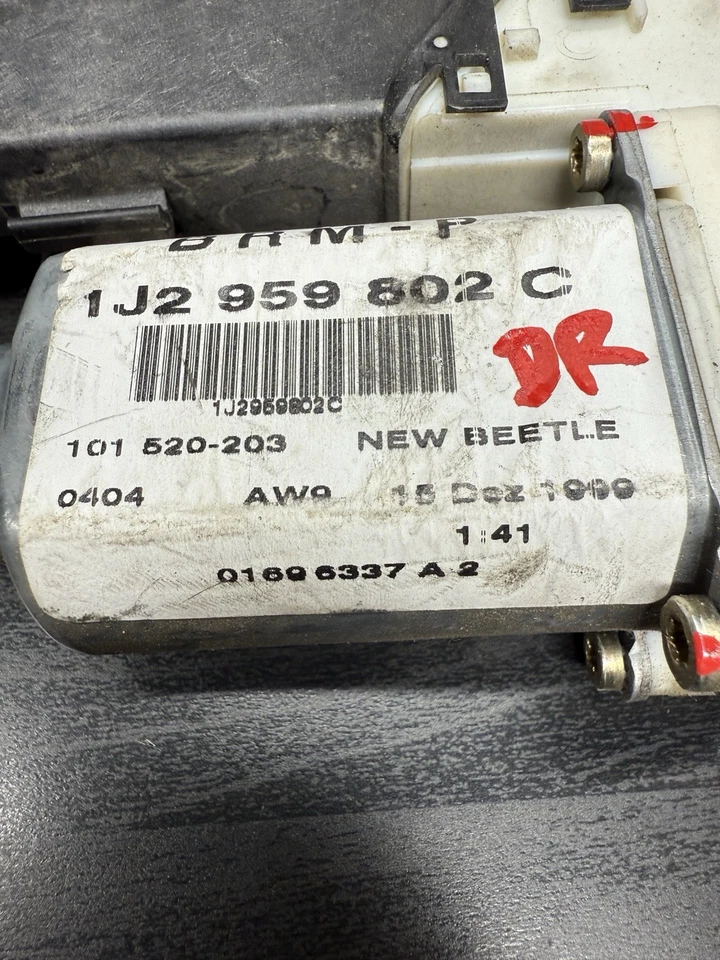 Volkswagen Beetle 1998-2002 nuevo motor ventana eléctrica lado del conductor n.º de parte: 1J2 959 802 C Foto 3 de 4