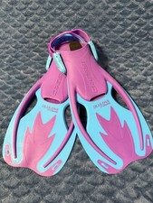 New Cressi Kids Size S-M Fins And Snorkle Open Box.