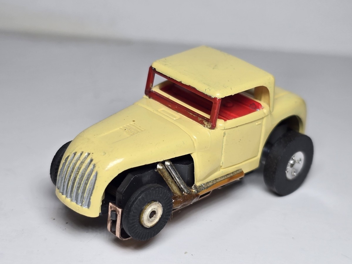 Vintage Aurora T-Jet Hot Rod Coupe No. 1366 Yellow Solid Rivet HO