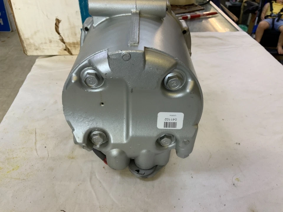 New AC A/C Compressor Fits: 2001 - 2005 Pontiac Montana 3.4L With Rear 67476 Foto 2 de 4