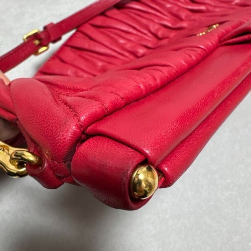 Borsa a tracolla Miu Miu Matelasse raccolta pochette pelle rossa usata dal Giappone FS - Foto 6 di 11