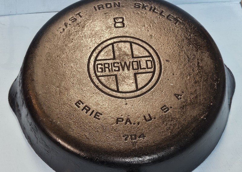 Vintage GRISWOLD  #8 LARGE BLOCK LOGO Cast Iron Skillet - PN -704 W,  ERIE, PA.
