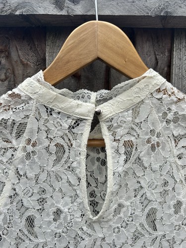 🤍 Top de encaje crema Oasis | Talla M | Manga corta - Imagen 3 de 4