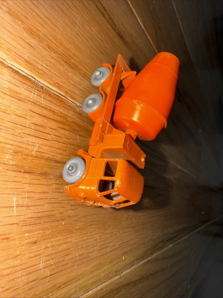 LESNEY MATCHBOX NO.26 FODEN CEMENT MIXER TRUCK - Image 4 of 4