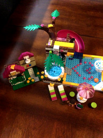 LEGO FRIENDS: Heartlake City Pool (41008) W/INSTRUCTIONAL MANUAL 100% COMPLETE