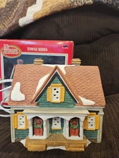 Dickens Collectables 1995 Towne Green House Christmas Village Porcelain