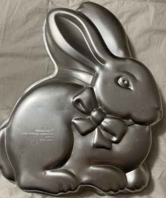 Wilton Easter BunnyCake Pan Mold Form Pan #   2105-2015        Year 1986