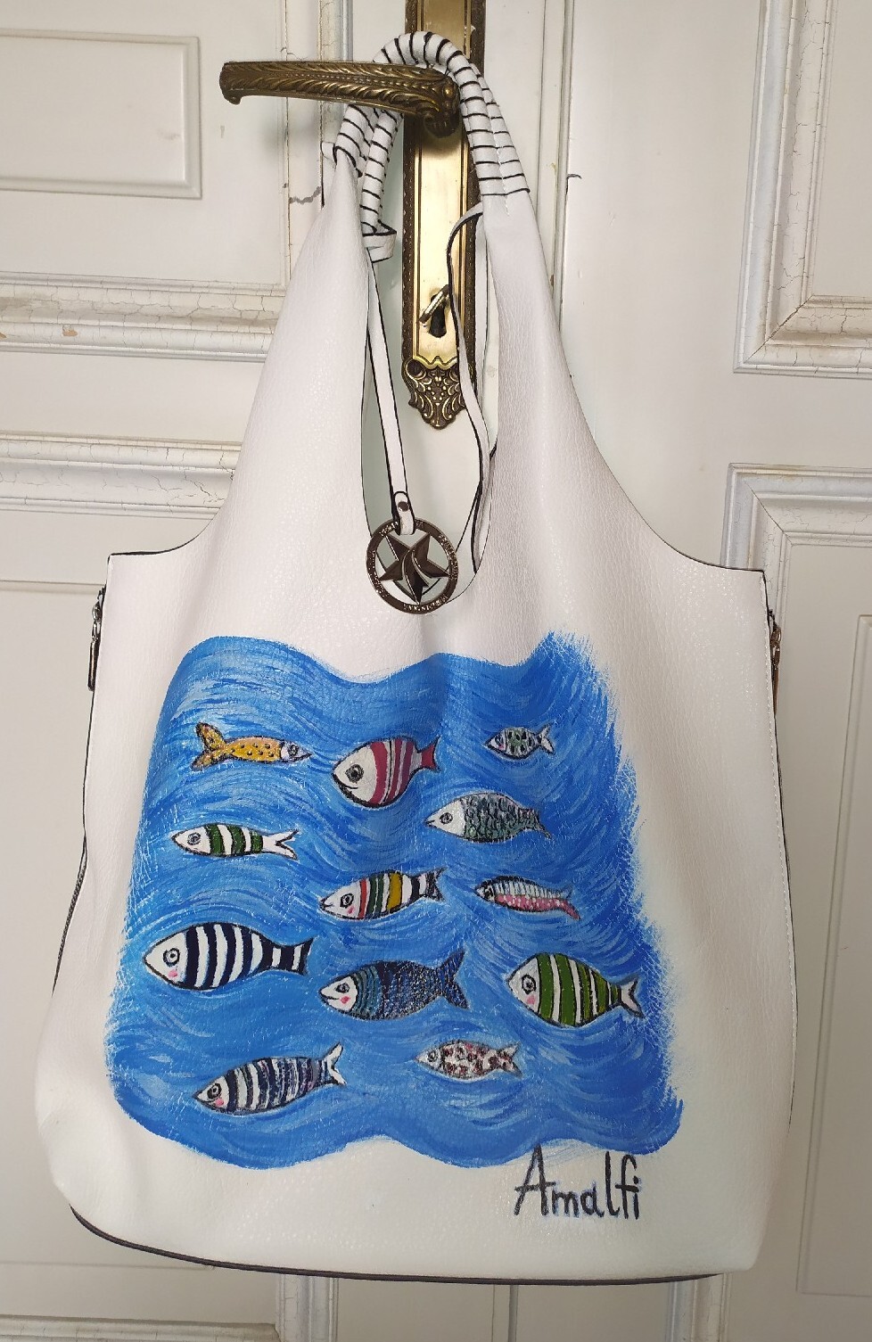 Borsa bianca a tracolla con pesci dipinta a mano pezzo unico PRIMADONNA