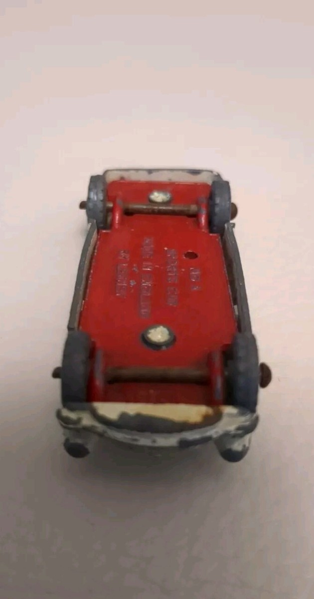 Vintage No.19 Lesney Matchbox MG A Sports Car Diecast Cream & Red