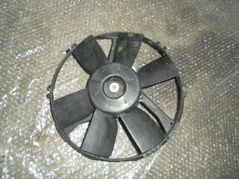 BMW E24 Elektrolüfter Bosch 0130701028 Zusatzlüfter E3 E9 E12 E23 - Bild 1 von 3