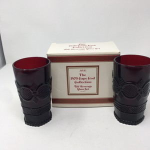 Vtg-Avon-CAPE-COD-1876-Red-Sandwich-Glass-Tall-Glass-Set-2-w-Box-Christmas