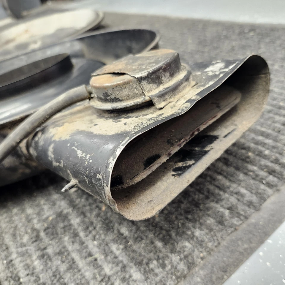 C3 Corvette Dual Snorkel Air Cleaner Assembly Intake OEM 76-81 USED Original Lid - Image 3 of 4