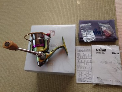 Daiwa TD-ito 2506 Spinning Reel (Megabass x Daiwa Limited Edition