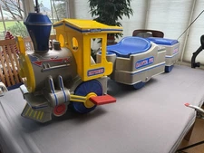 Peg Perego Ride On Santa Fe Train + 26 Pieces Track Tested Charger