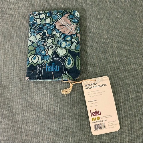 Haiku Floral Patterned Wallet - Blue and Green RFID Recycled bottles Vegan Trek - Picture 2 of 4