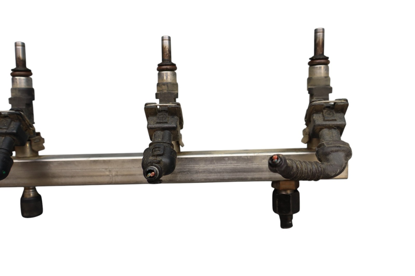 03-19 Maserati Quattroporte M139 Left Side Fuel Injector Rail With Injector Oem