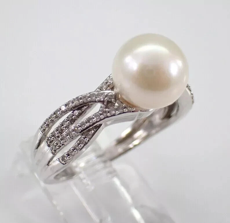 Anillo de compromiso solitario redondo de perlas blancas naturales de 2,50 quilates enchapado en oro blanco de 14 quilates Foto 2 de 4