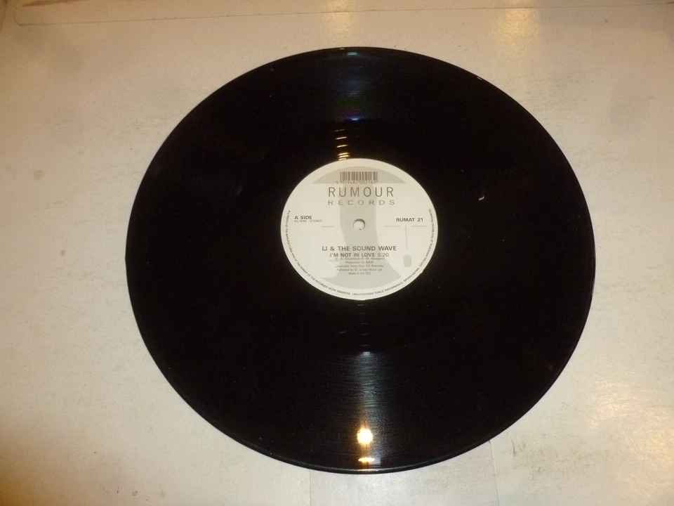 IJ & THE SOUND WAVE - I'm not in love - UK 2-track 12" Vinyl Single, photo 4 of 4