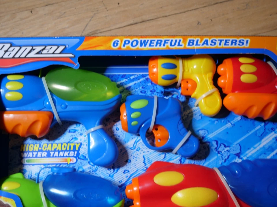 Paquete de 6 pistolas de agua Banzai Battle juego de piscina divertido juguete playa camping chorro Foto 2 de 4