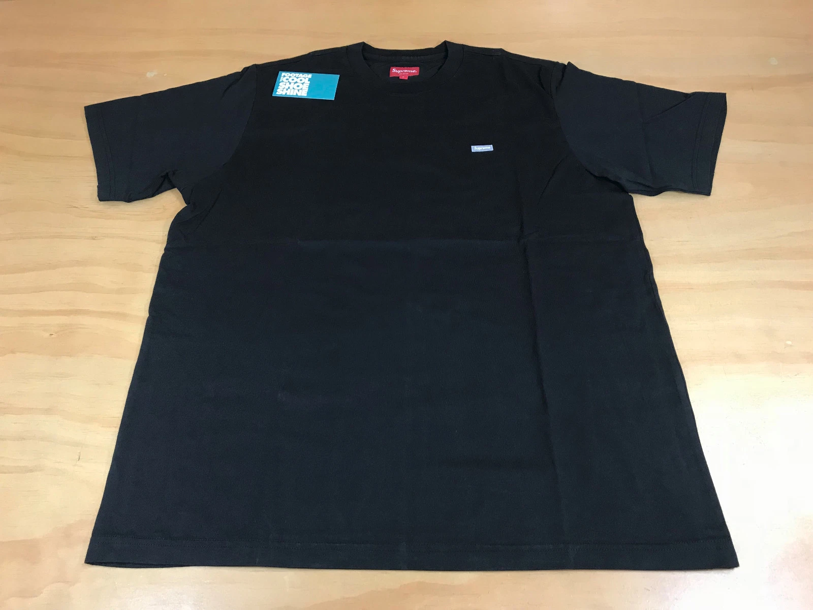 TEE SHIRT MANCHES COURTES LOGO PETITE BOÎTE RÉFLÉCHISSANT SUPRÊME AUTOMNE HIVER 2018 NOIR L NEUF