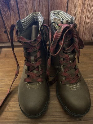 STEVE MADDEN Winter / Fashion Boots - Size 7 New (unused) Missing Box