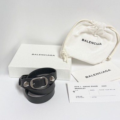 BALENCIAGA Arena Leather Classic Triple Tour Wrap Bracelet in Gris