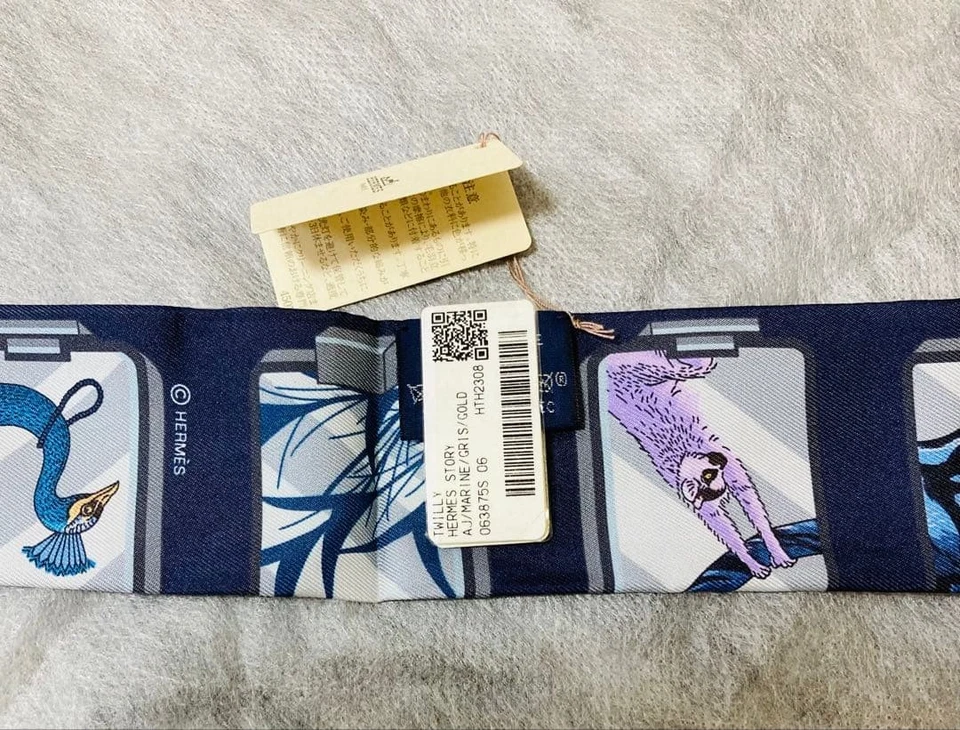 Bufanda de seda Hermes Twilly Hermes Story Marine oro rosa gris 2023AW sin usar como nueva Foto 4 de 4