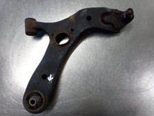 Triangle de suspension Toyota PRIUS