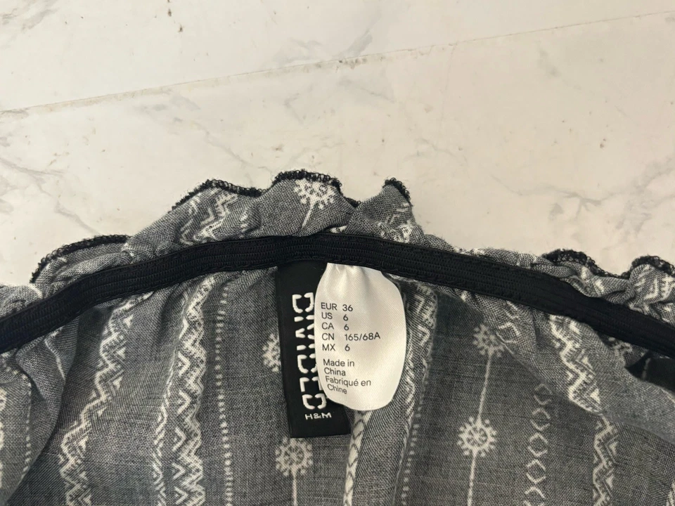 HM 红色花卉无袖口袋连身裤女式 6 码黑色白色弹性腰 H2 — 第 4/4 张图片