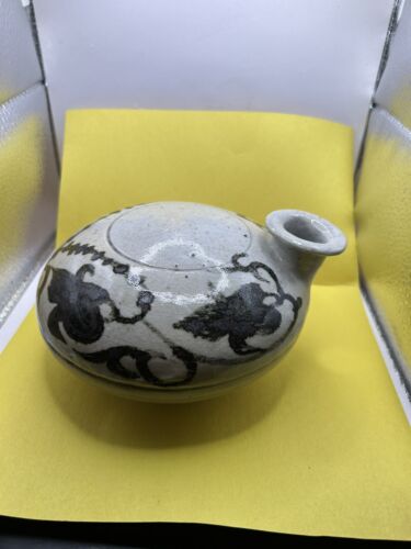 Joseon Dynasty Flatted bottle with design of clematis japonicas, Punchong Ware - Picture 4 of 7