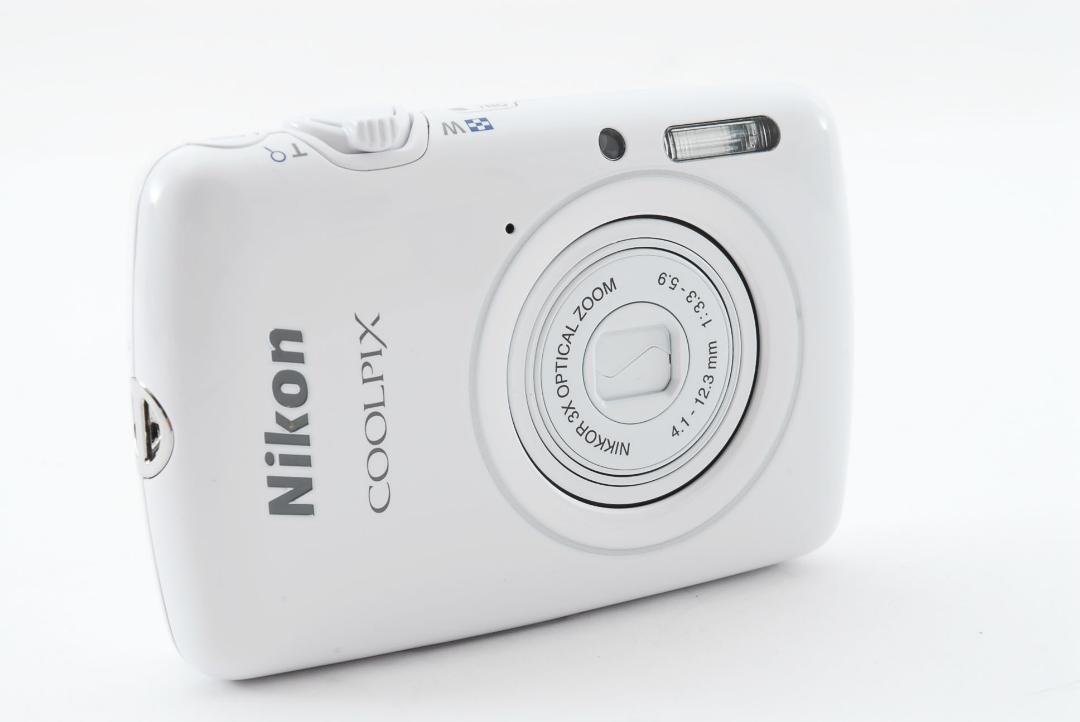 大割引 美品 WHITE S01 COOLPIX Nikon デジタルカメラ