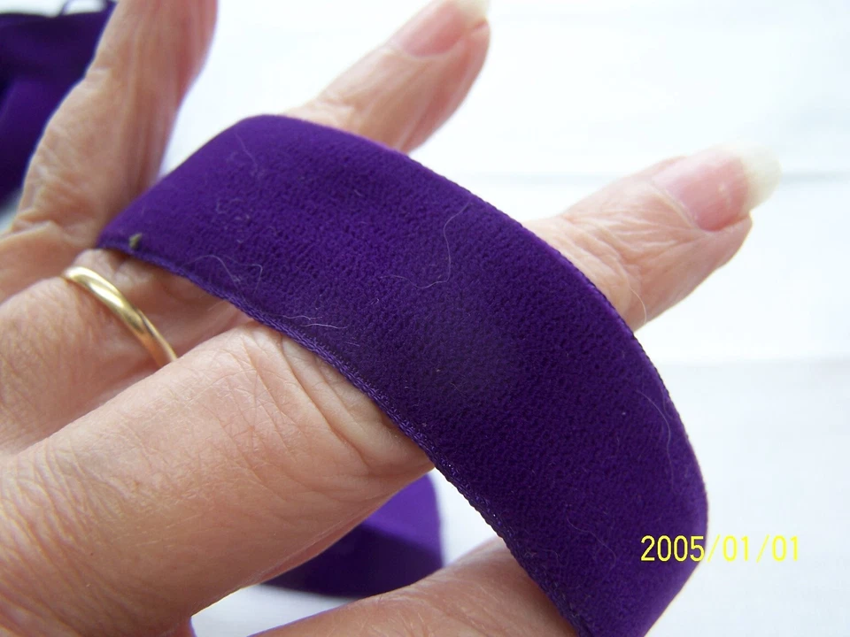 Ancien ruban en velours ras. Couleur violet.  Vendu au mètre. Réf N°316 - Photo 4/4