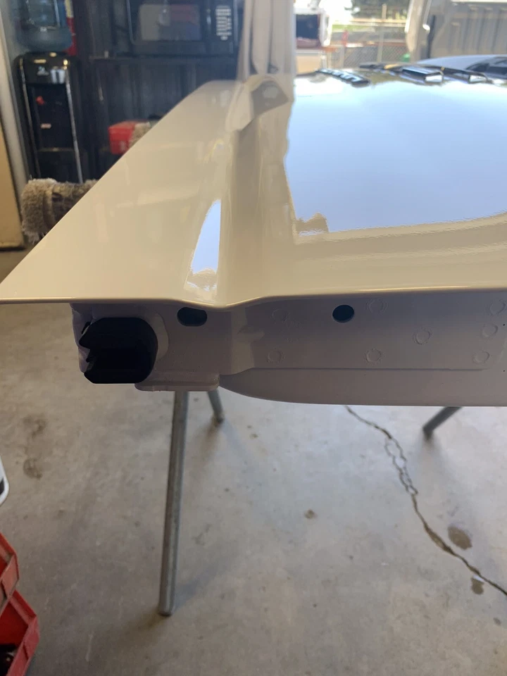 Sierra 2500 2020-23 puerta trasera nueva, blanca, despegue, completa con cámara. Elevador E-Z Foto 3 de 4