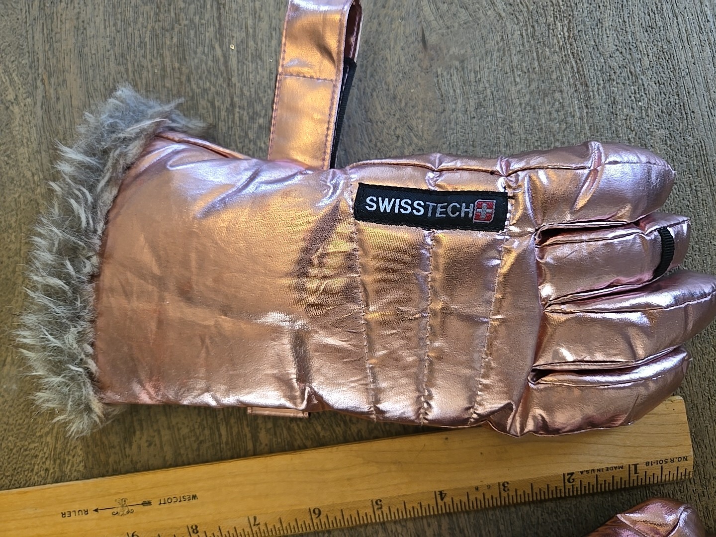SWISS TECH GIRLS Copper Tone Color GLOVES  S-M See All Pics And Description 