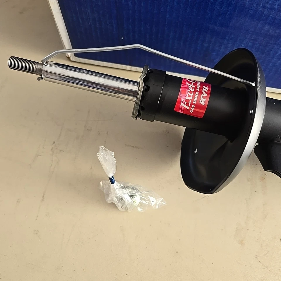 Puntal de suspensión KYB 339053 se adapta a 02-07 Saturn Vue Foto 4 de 4