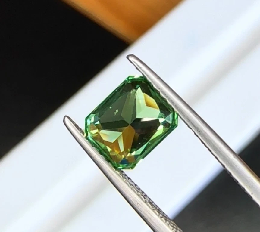 Granate Tsavorita Corte Princesa Verde Manzana Fino 1.62ct | Namibia Natural Foto 2 de 4