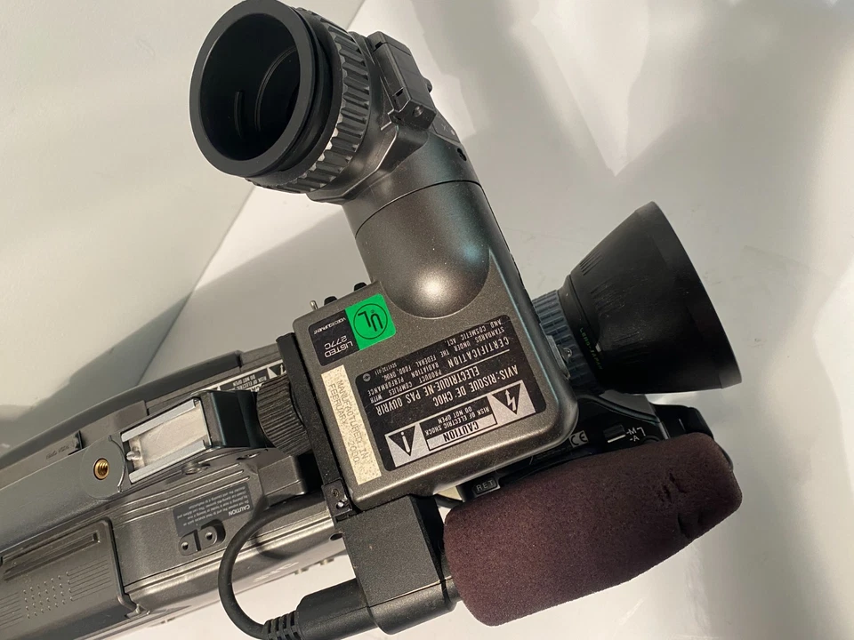 JVC GY-DV500 Mini DV Camcorder - Image 4 of 4