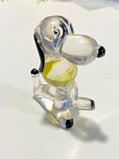 Vintage 1960's Lucite Snoopy Beagle Dog Figurine 2.75" Peanuts