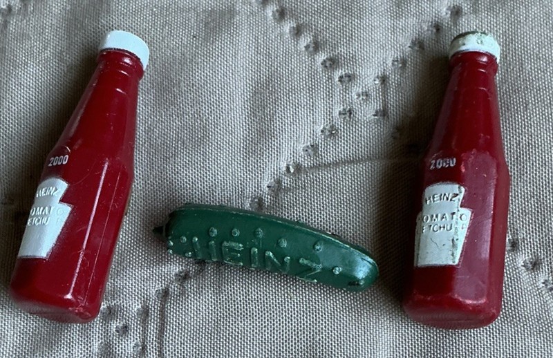 VINTAGE HEINZ TOMATO KETCHUP BOTTLE PINS A D HEINZ PICKLE PIN LOT of 3