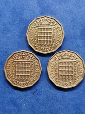 THREE QUEEN ELIZABETH II  1960/1/2. NICKEL BRASS THREEPENCE 3D COINS.  C551.
